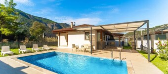 Villa Albatros - Two Bedroom Villa, Sleeps 4