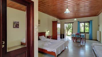 Cottage | Iron/ironing board, bed sheets