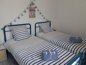 Iron/ironing board, internet, bed sheets - "Le Sable Fin", 2 bedrooms, 4 people, free secure parking with badge, 8 minutes from the beach. (Le Portel)