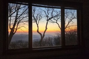 Interior - 6BR: Every Room Has Private Bath + Mountain Views 2 Decks (Wintergreen Resort)