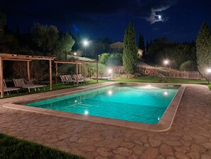 Outdoor pool, open 8:00 AM to 8:00 PM, pool umbrellas, sun loungers - agriturismo e maneggio Poggio Leone (Gambassi Terme)