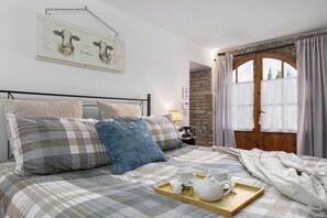 Family Quadruple Room, Hill View (Rosmarino) | Free WiFi - agriturismo e maneggio Poggio Leone (Gambassi Terme)