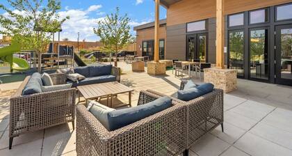 Upscale/Modern townhome/Newly built/ metro walkable