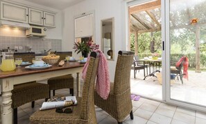 Dining - Villa in Solenzara With Panoramic Pool (Sari-Solenzara)