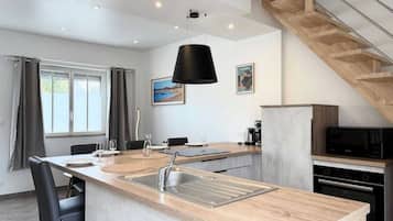 Cookware/dishes/utensils