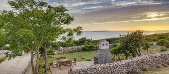 Apartment on Hill / Franko B4