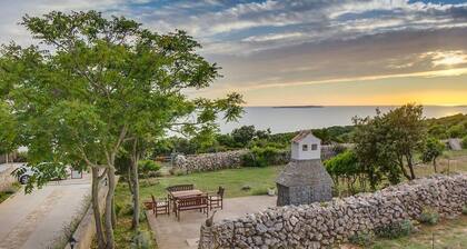 Apartment on Hill / Franko B4