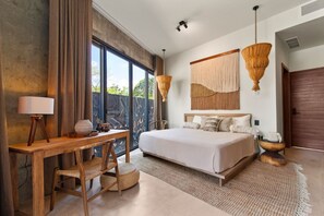 Una scrivania, ferro/asse da stiro, culla da viaggio, Wi-Fi