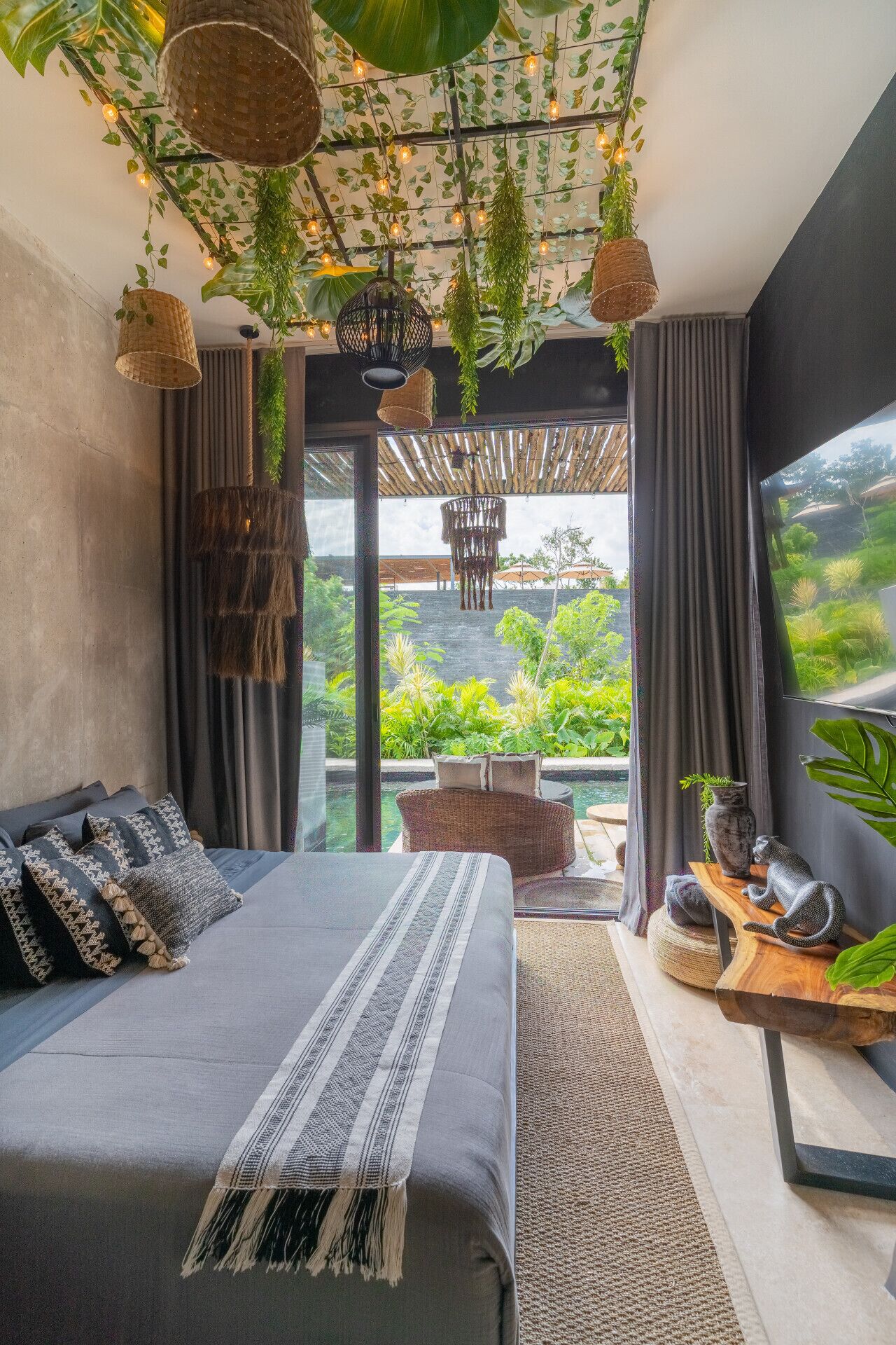 Schreibtisch, Bügeleisen/Bügelbrett, Reisekinderbett, WLAN