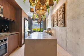 Fridge, microwave, oven, stovetop - Tropical apt: 2br swimout/2 king beds/gym & pools (Tulum)