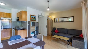 Living room - Alpine Retreat in Loudenvielle (Loudenvielle)