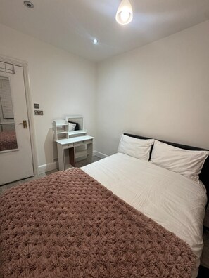 Iron/ironing board, WiFi, bed sheets - Stylish 1BR and Sofa Bed Walk to London Eye 20 Mins (London)