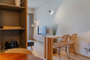 Apartment | Dining - Feel Corporate Housing Campanha 06 (Porto)
