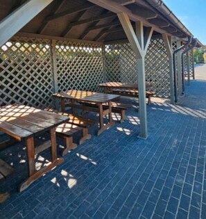 Apartment | Outdoor dining - Apartment With a Balcony, Garden With Barbecue (Krynica Morska)