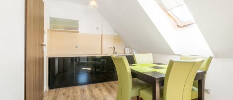 Apartamento | Cocina privada | Trona infantil