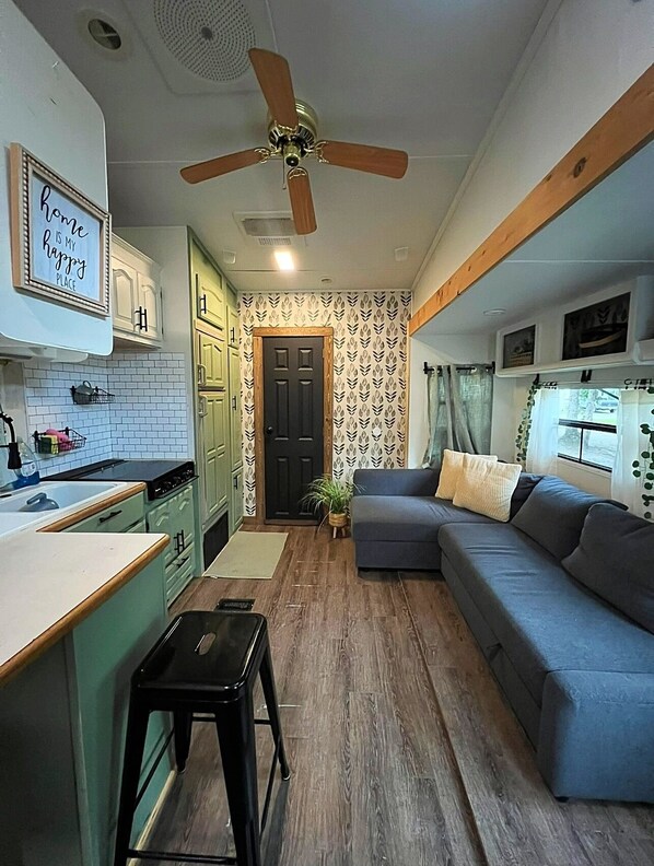 Living area - Relax, Unwind, and Enjoy Your Stay at Our All-Season RV Escape (Buena)