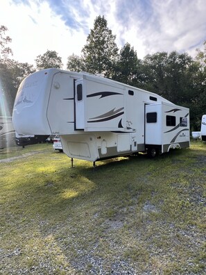 Miscellaneous - Relax, Unwind, and Enjoy Your Stay at Our All-Season RV Escape (Buena)