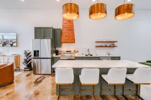 Coffee/tea maker, fridge, microwave, oven