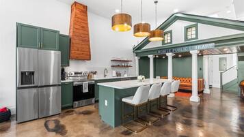 Microwave, oven, stovetop, dishwasher