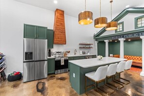 Microwave, oven, stovetop, dishwasher - Luxury Downtown Home with Secure Parking (Mobile)