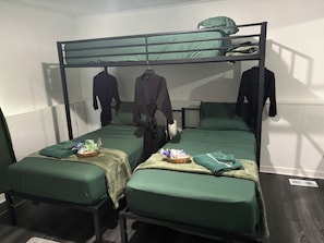 5 Schlafzimmer, Bügeleisen/Bügelbrett, Reisekinderbett, kostenloses WLAN