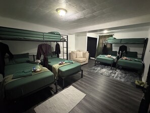 5 Schlafzimmer, Bügeleisen/Bügelbrett, Reisekinderbett, kostenloses WLAN