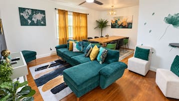 Smart TV, videojuegos, futbolito y tenis de mesa
