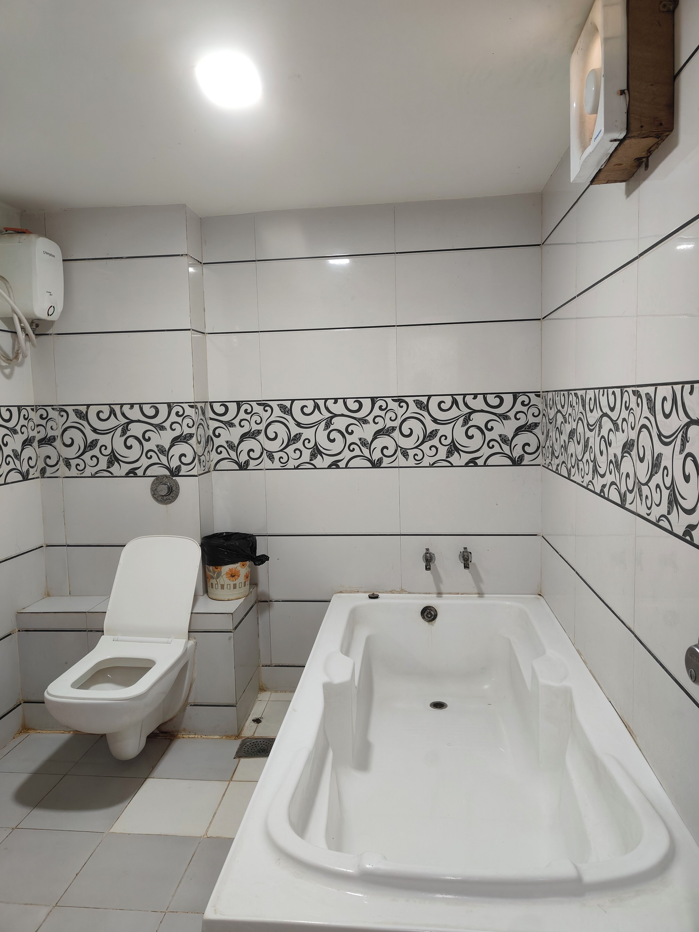 Deluxe Room, City View | Bathroom | Slippers