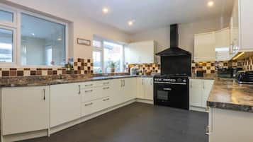 Dishwasher, cookware/dishes/utensils