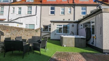 Cottage | Outdoor dining