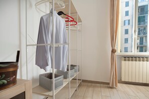 Interior - 5 Metro Stops to Colosseum & Direct Airport Link(Tiburtina),2 bedrooms, 2 bathrooms. (Roma)