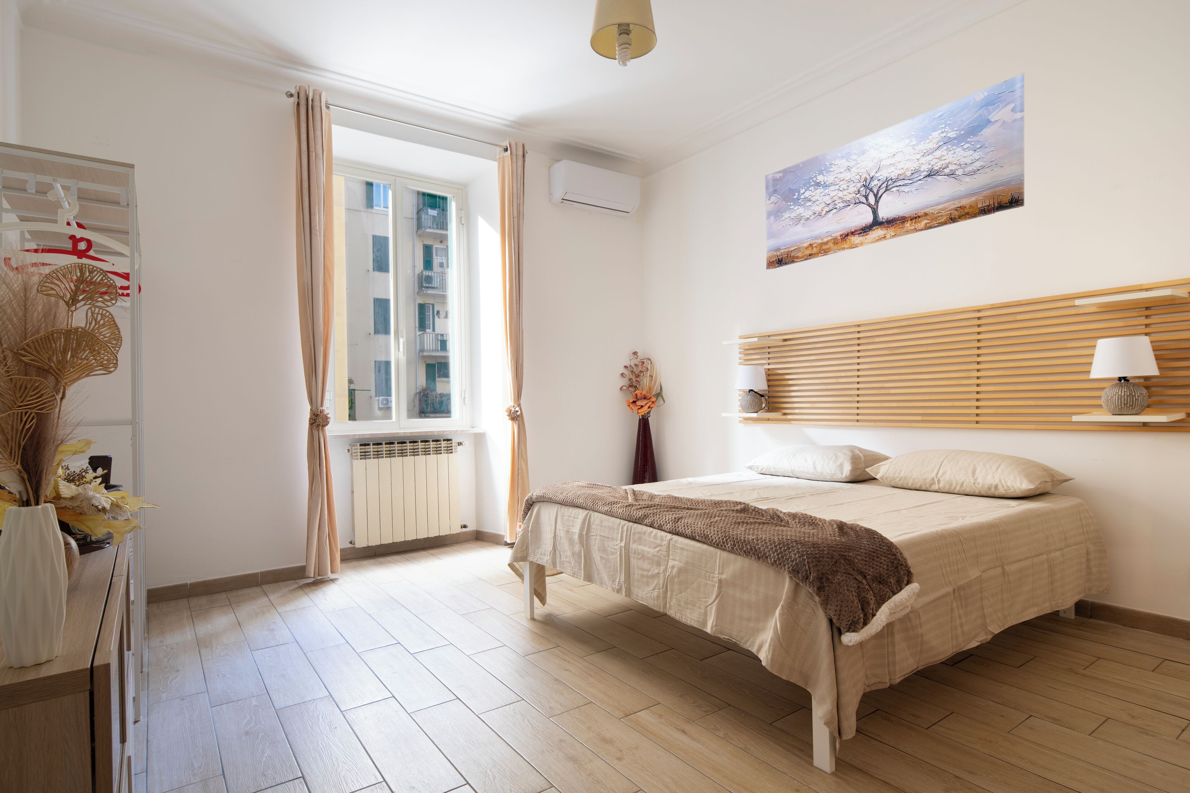 Cuna de viaje, wifi gratis, ropa de cama