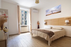 Travel cot, free WiFi, bed sheets - 5 Metro Stops to Colosseum & Direct Airport Link(Tiburtina),2 bedrooms, 2 bathrooms. (Roma)
