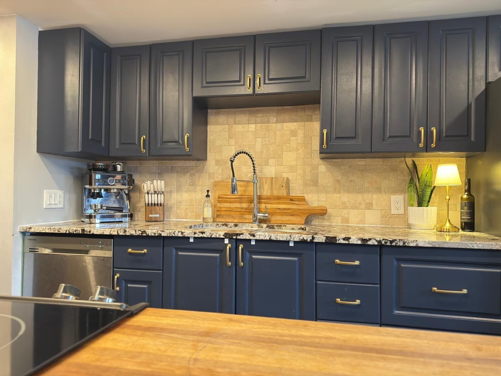 Horno, parrilla de estufa y lavavajillas 