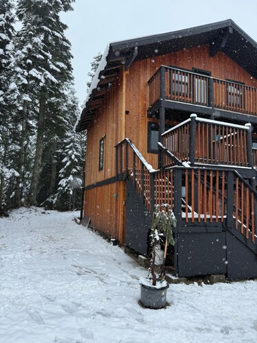 Amazing 4-bedroom cabin in nice Hemlock Valley perfect for relaxing getaway