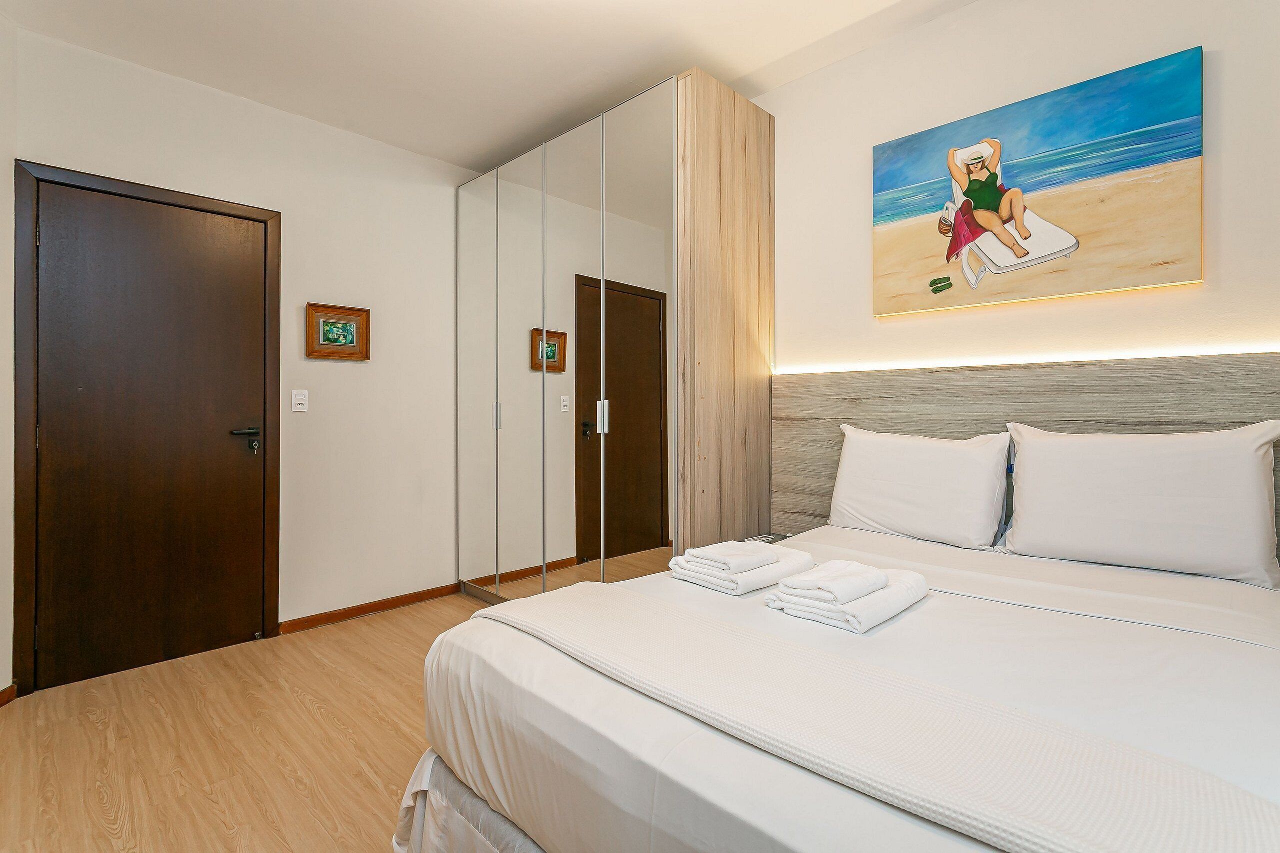 Iron/ironing board, Internet, bed sheets