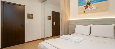 Iron/ironing board, Internet, bed sheets