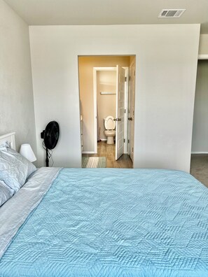 Iron/ironing board, Internet, bed sheets