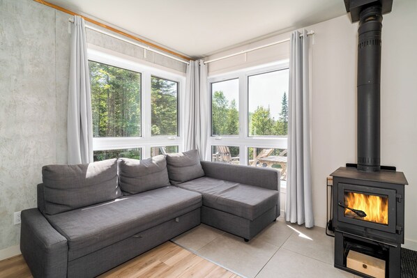 Departamento panorámico, balcón, vista al lago | Ropa de cama de alta calidad, camas con efecto memoria y minibar 