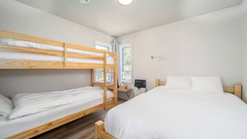 Panoramic Apartment, Balcony, Lake View | Free WiFi