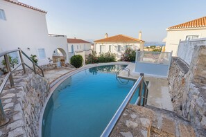 Outdoor pool - Villa Giasemi - A Beautiful and cosy Villa with swimming pool (Spetses)
