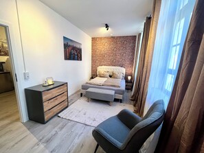 Iron/ironing board, WiFi, bed sheets - Industrial feeling in a quiet backyard location (Leipzig)