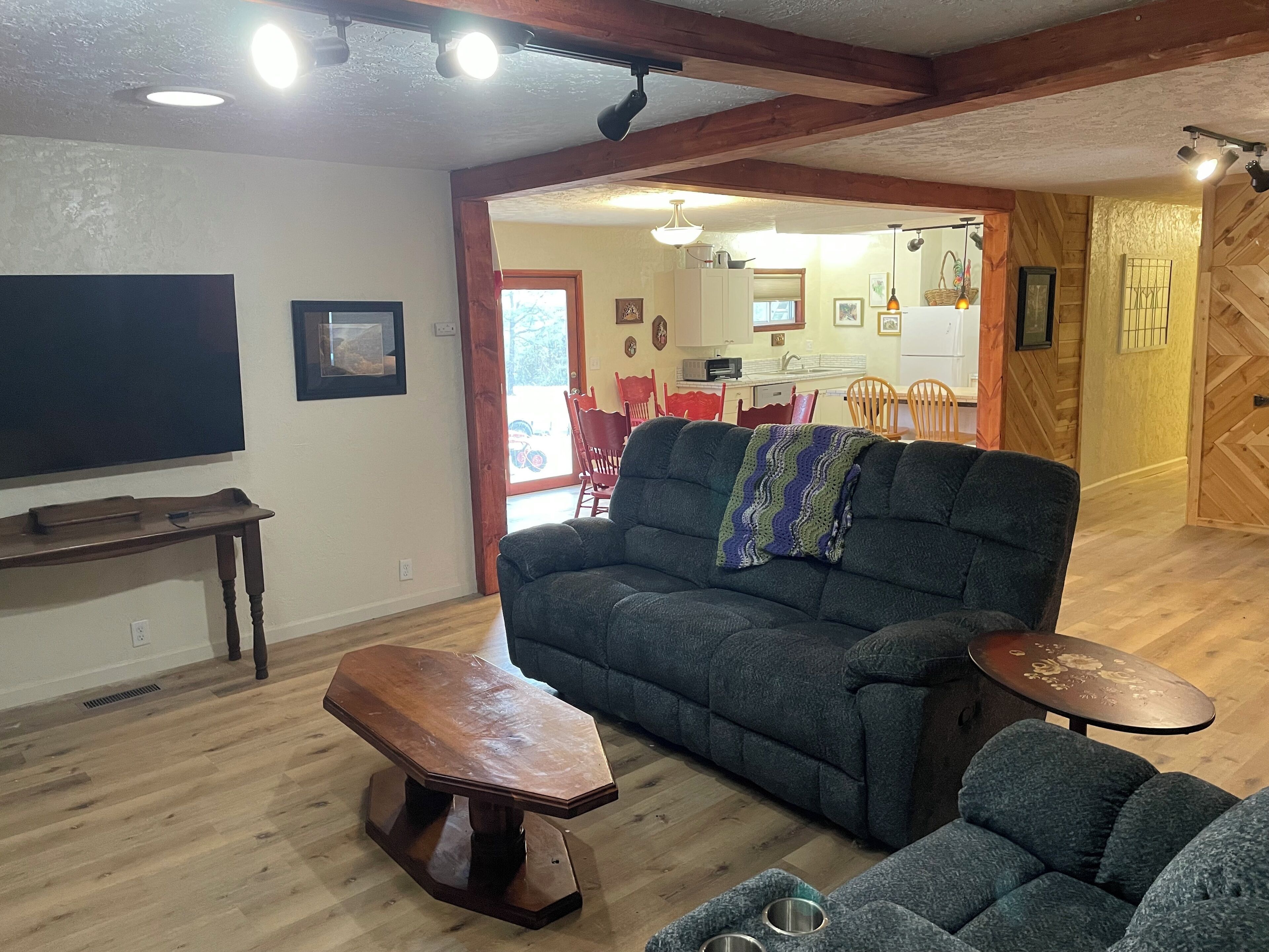 Smart TV, fireplace, DVD player, books