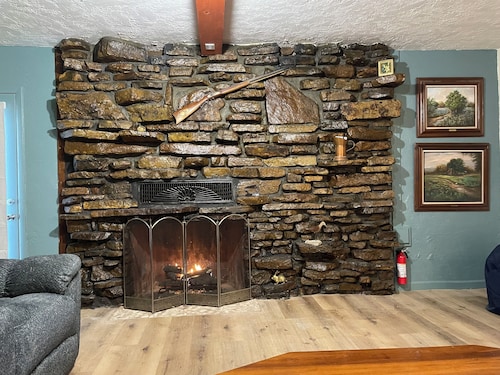 Ozark Pines: Ozarks Country Getaway Near Branson & the Buffalo River
