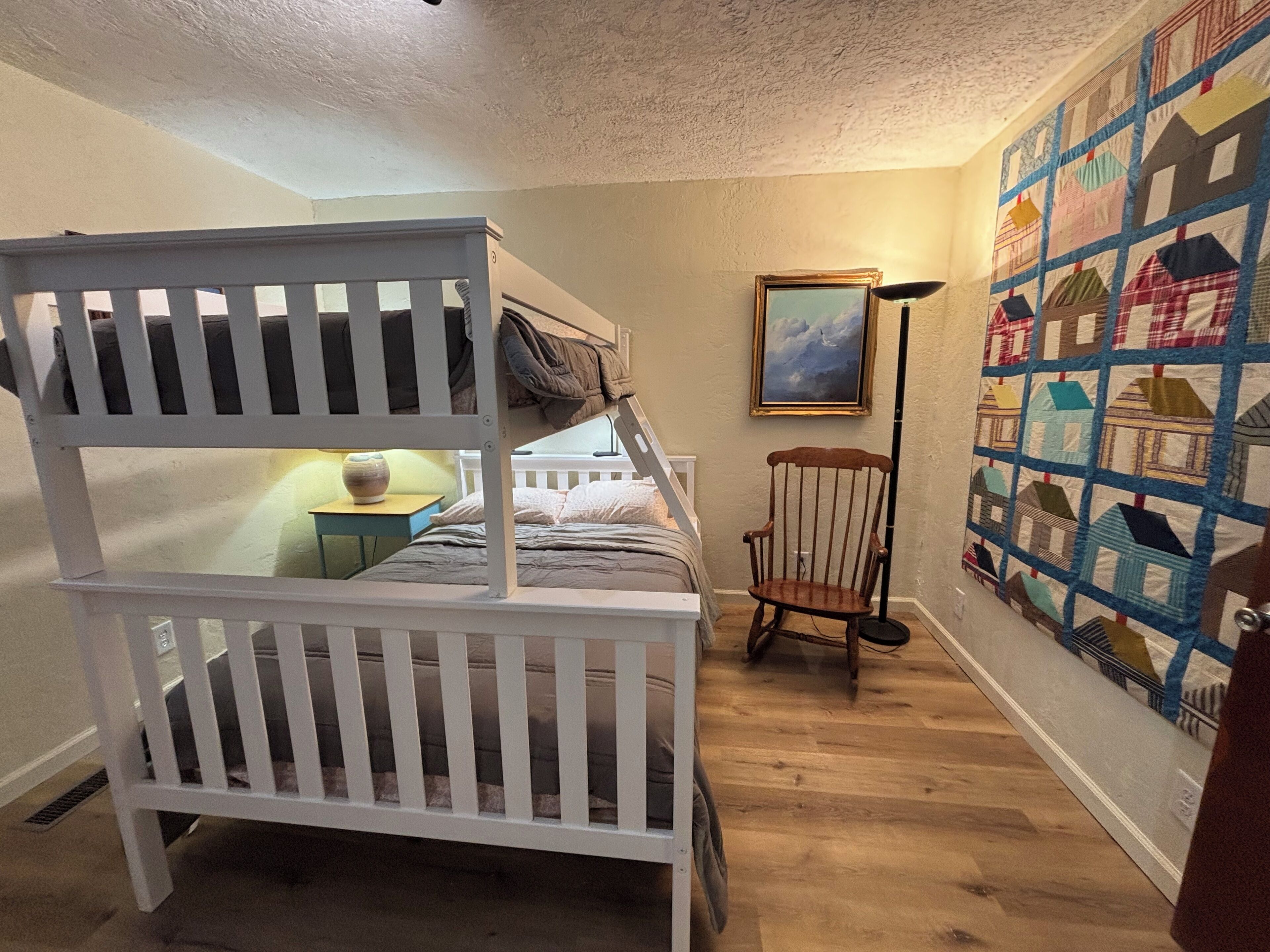 3 bedrooms, iron/ironing board, WiFi (free), bed sheets