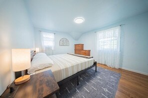 Desk, iron/ironing board, travel cot, WiFi