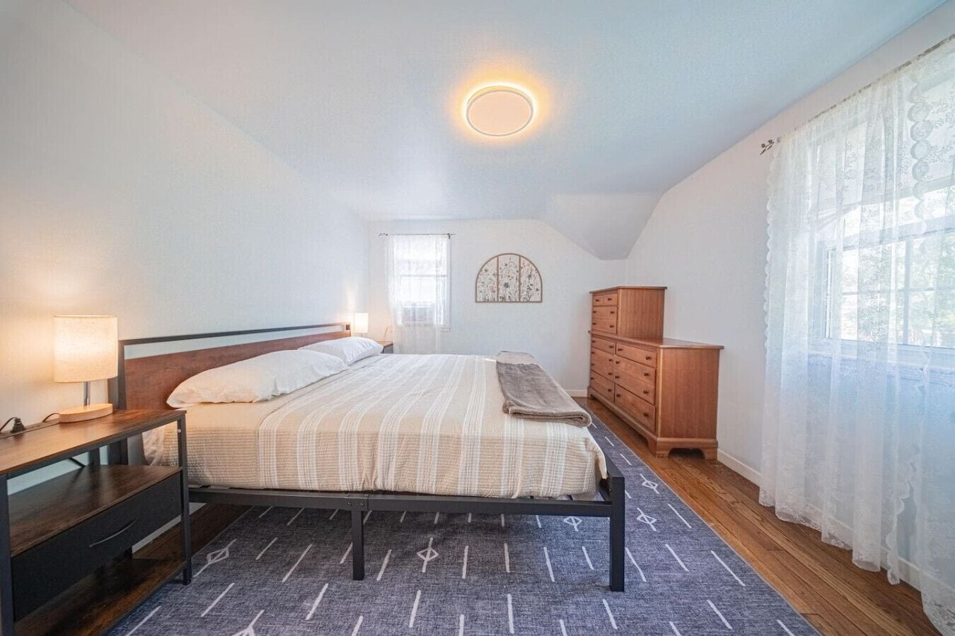 Desk, iron/ironing board, travel cot, WiFi