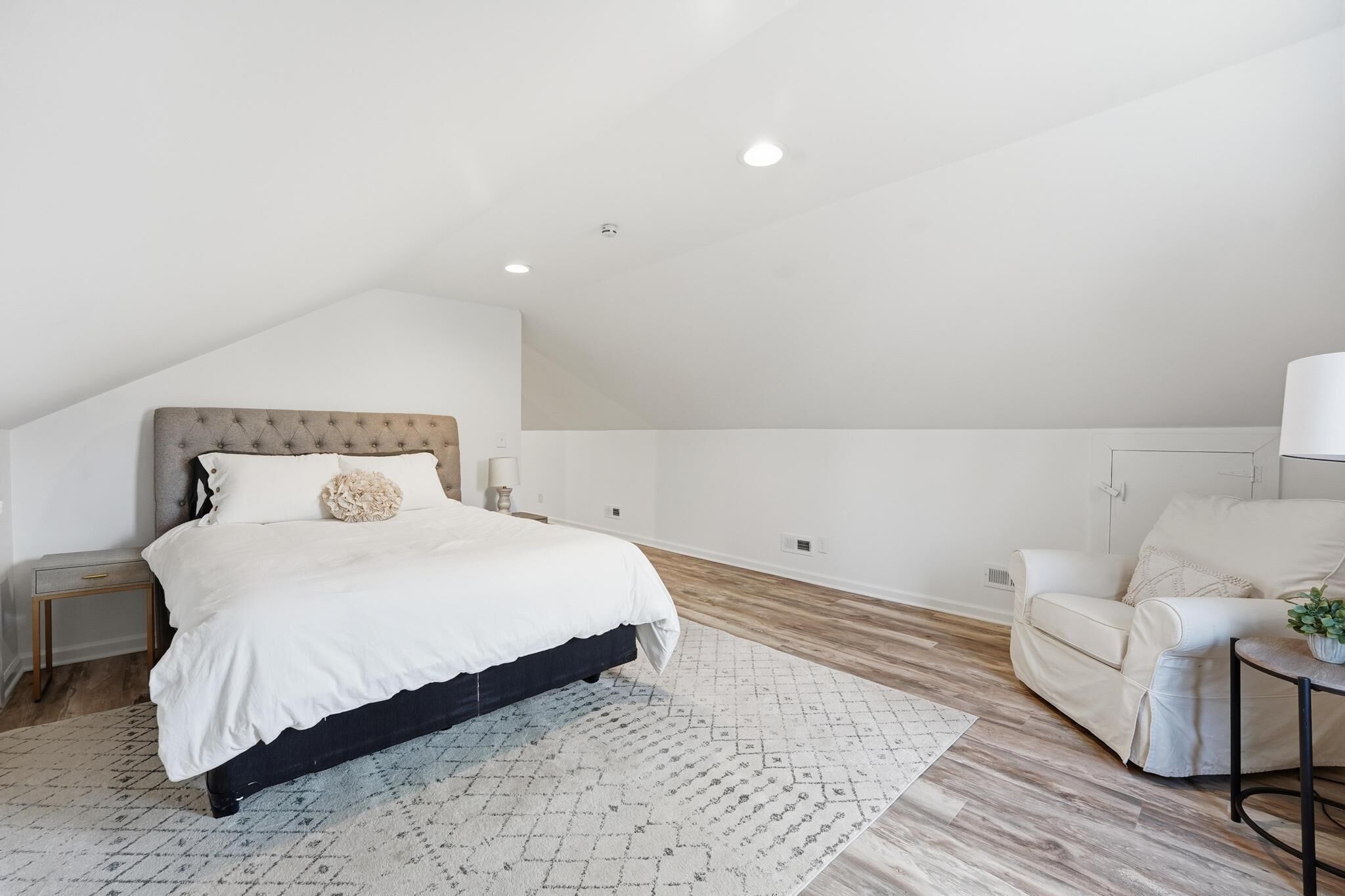 2 makuuhuonetta, silitysrauta/-lauta, Wi-Fi, vuodevaatteet