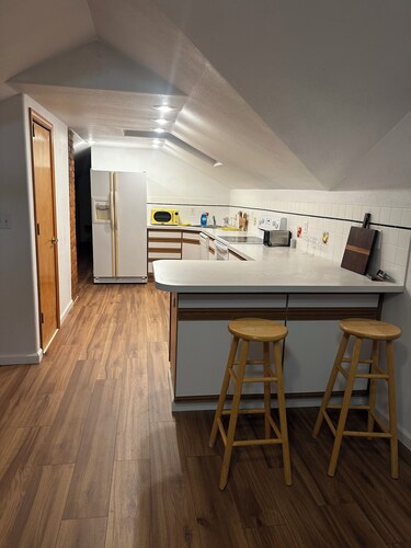 2-bedroom studio sunny bright north hill location.