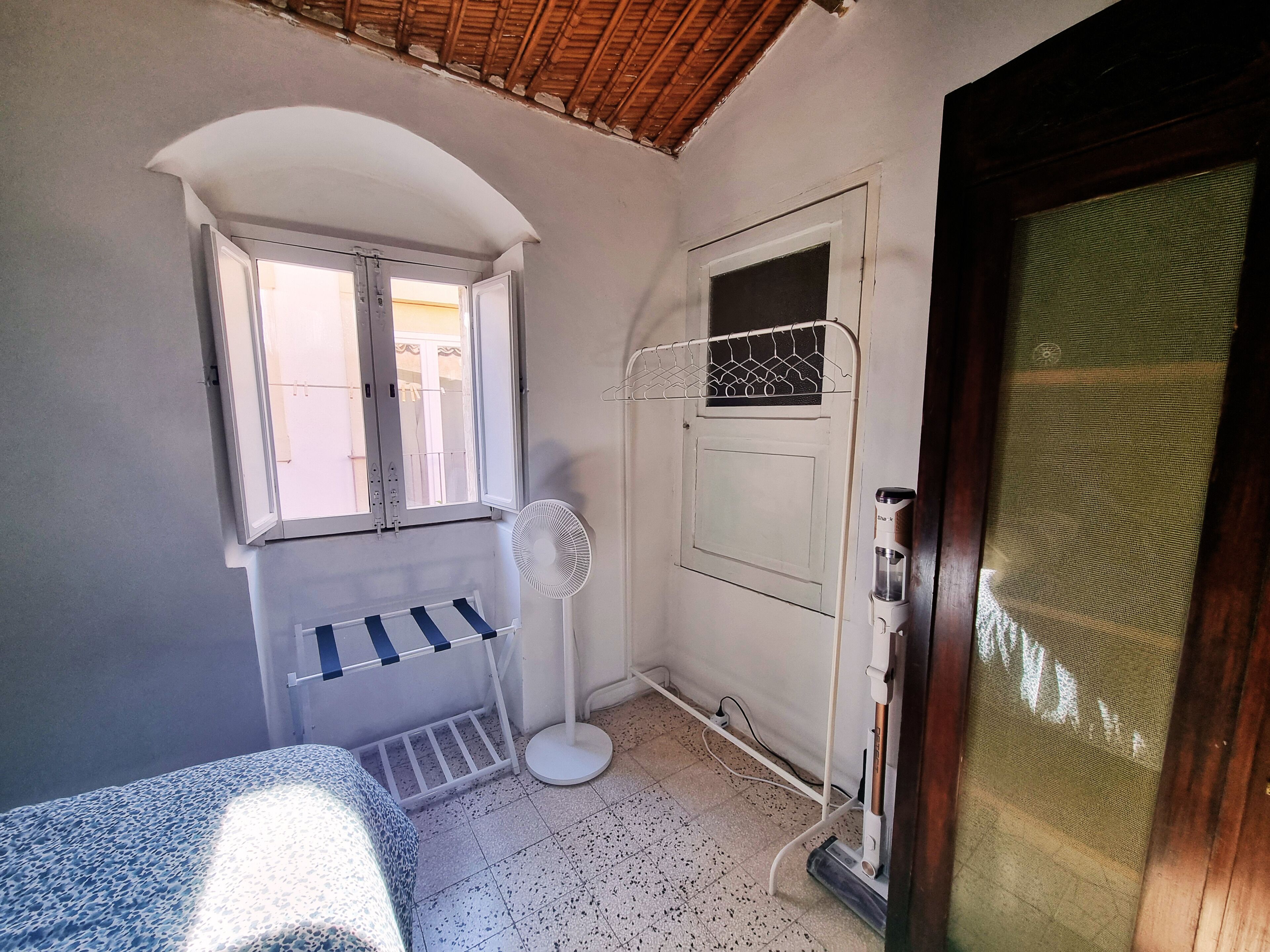 1 chambre, bureau, fer et planche à repasser, Wi-Fi gratuit